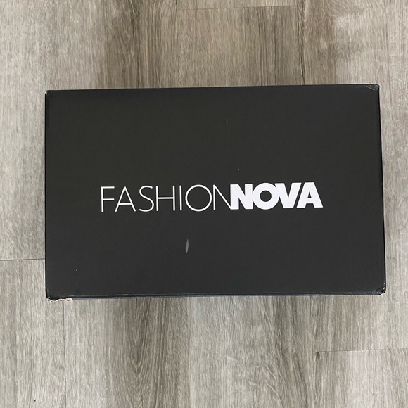 Fashion Nova unisex slides - Picture 1 of 5